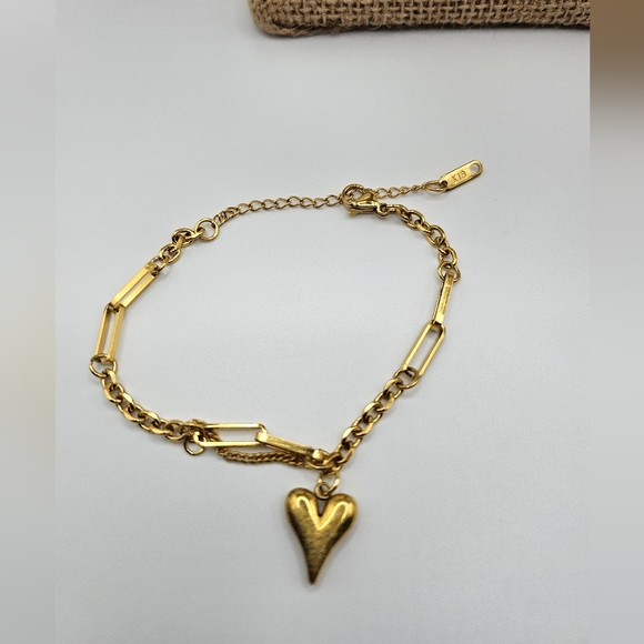 Fashion Jewelry Jewelry - 🆕️Heart chape pendant chain links bracelet  💖